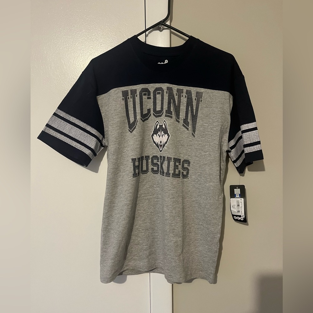 UConn Huskies t-shirt size kids XL